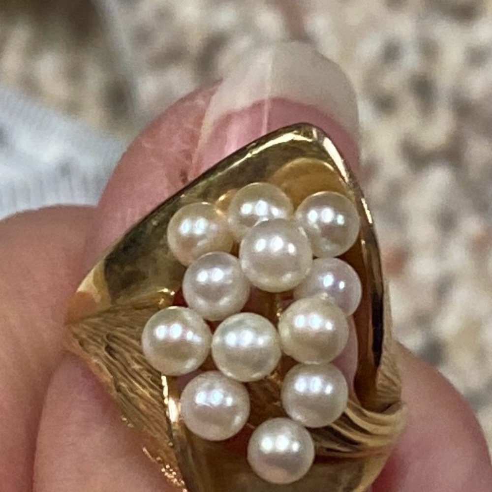 Elegant Gold and 12 Pearl Ring